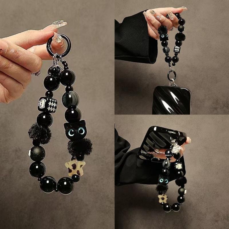 Luxury Bags And Accessories - Luxuriöses schwarzes flauschiges Katzen-Handygurt mit Perlengriff,