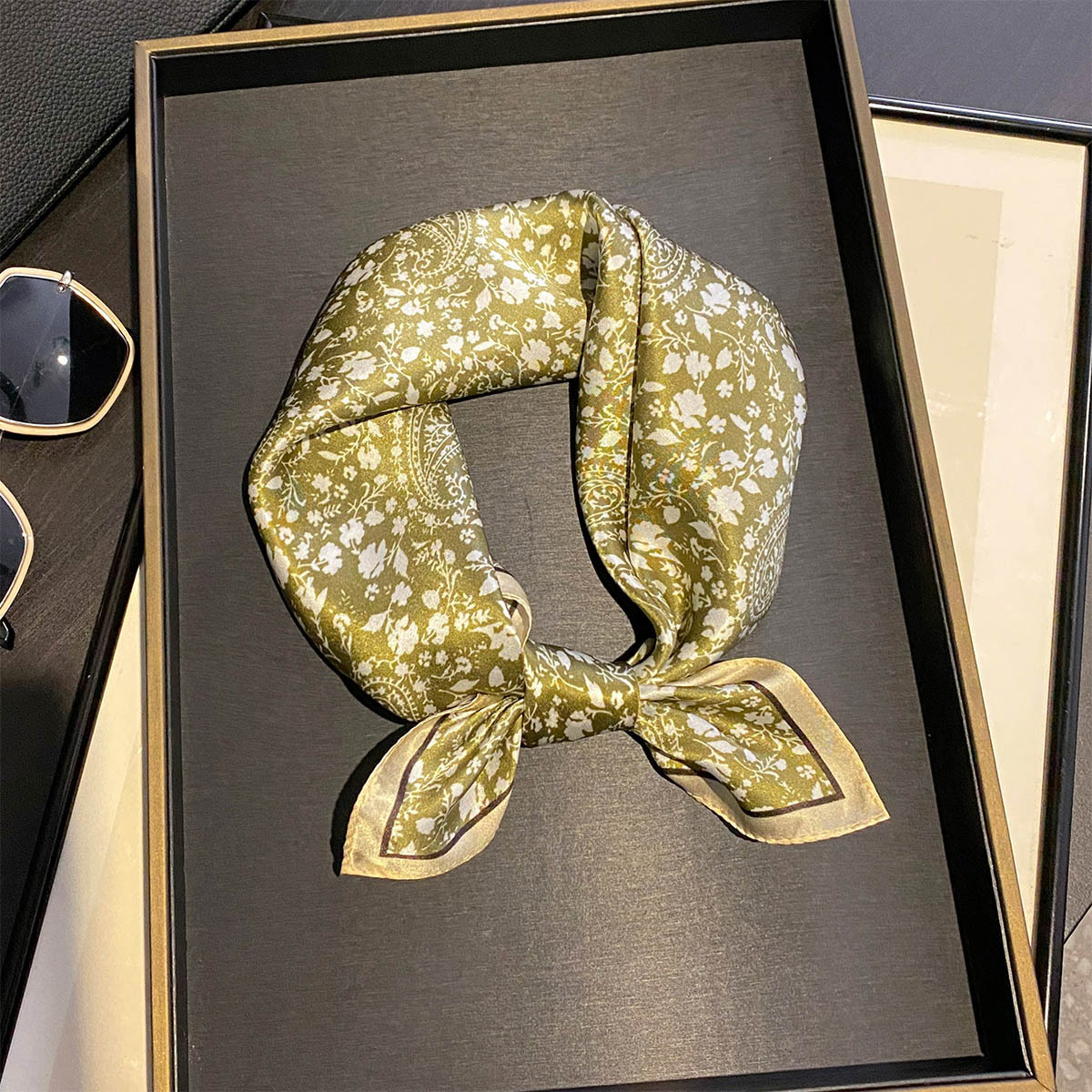 Luxuriöses 100% Reines Seident – Luxury Bags And Accessories Bewertung und Preis