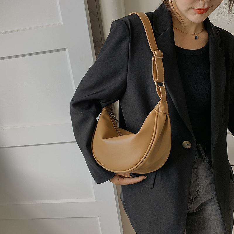 Half Moon Kleine Umhängetasche – Luxury Bags Sales Bewertung und Preis